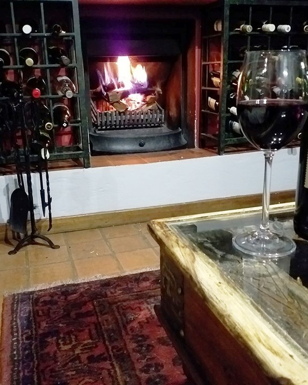 Clarens self catering guesthouse Mont Rouge fireplace