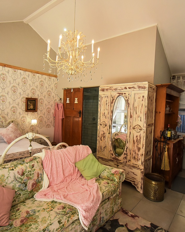self catering accommodation in clarens mont rouge guesthouse