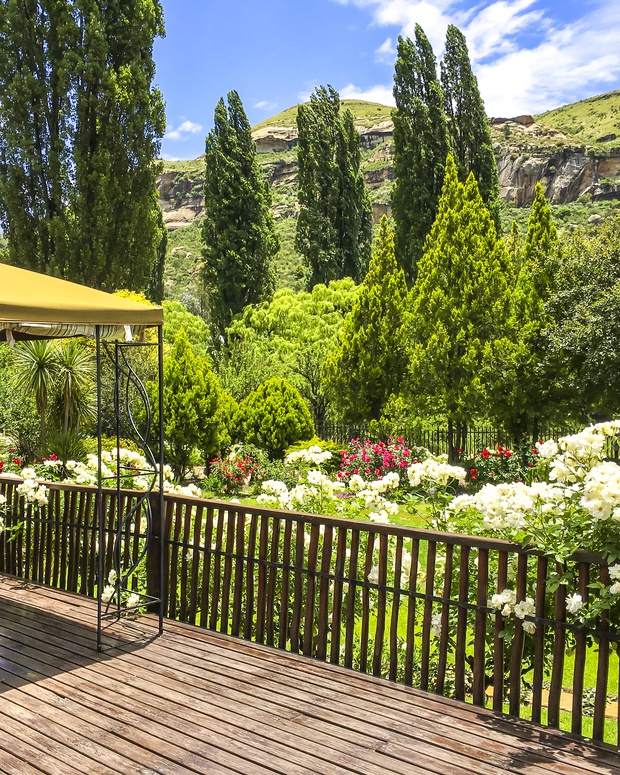 Mont Rouge Guest House offers self catering accommodation with spectacular Mountain views